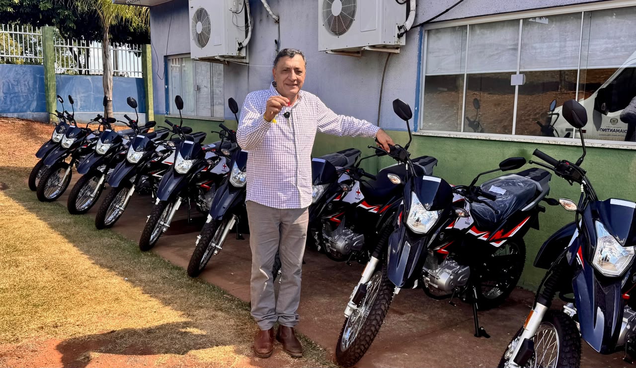 Prefeitura de Diamantino entrega 10 motocicletas para agentes de saúde da área rural