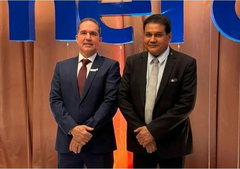 Presidente Wanderley Cerqueira e comitiva de vereadores prestigiam posse de Tião da Zaeli na Fecomércio-MT — Câmara Municipal