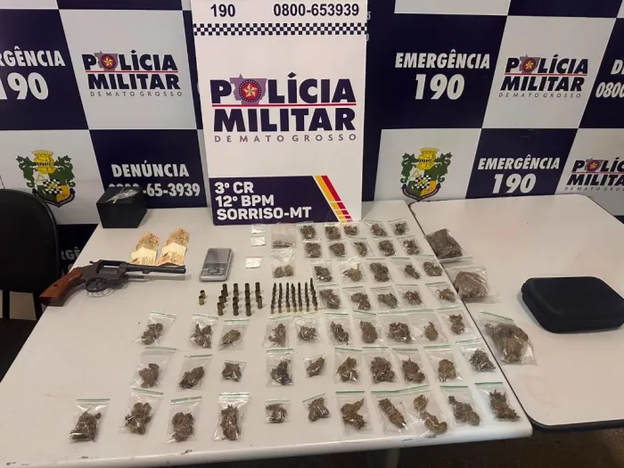 Três suspeitos são presos pela PM por tráfico de drogas e porte ilegal de arma de fogo