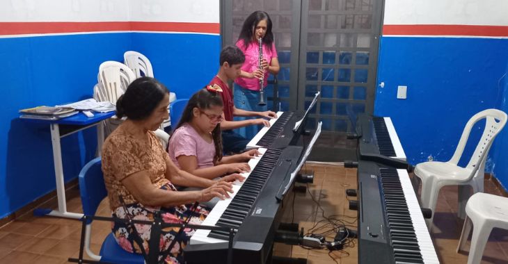 Alunos da Escola de Música da Vila Operária descobrem benefícios que ultrapassam o prazer da sonoridade
